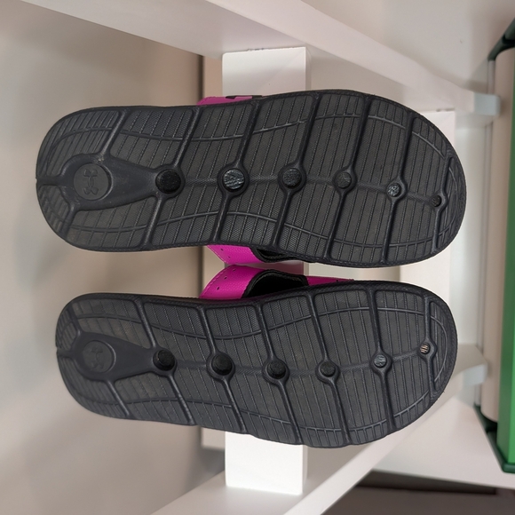 🖤 Under Armour Pink and Black Slide Sandals - Picture 3 of 4